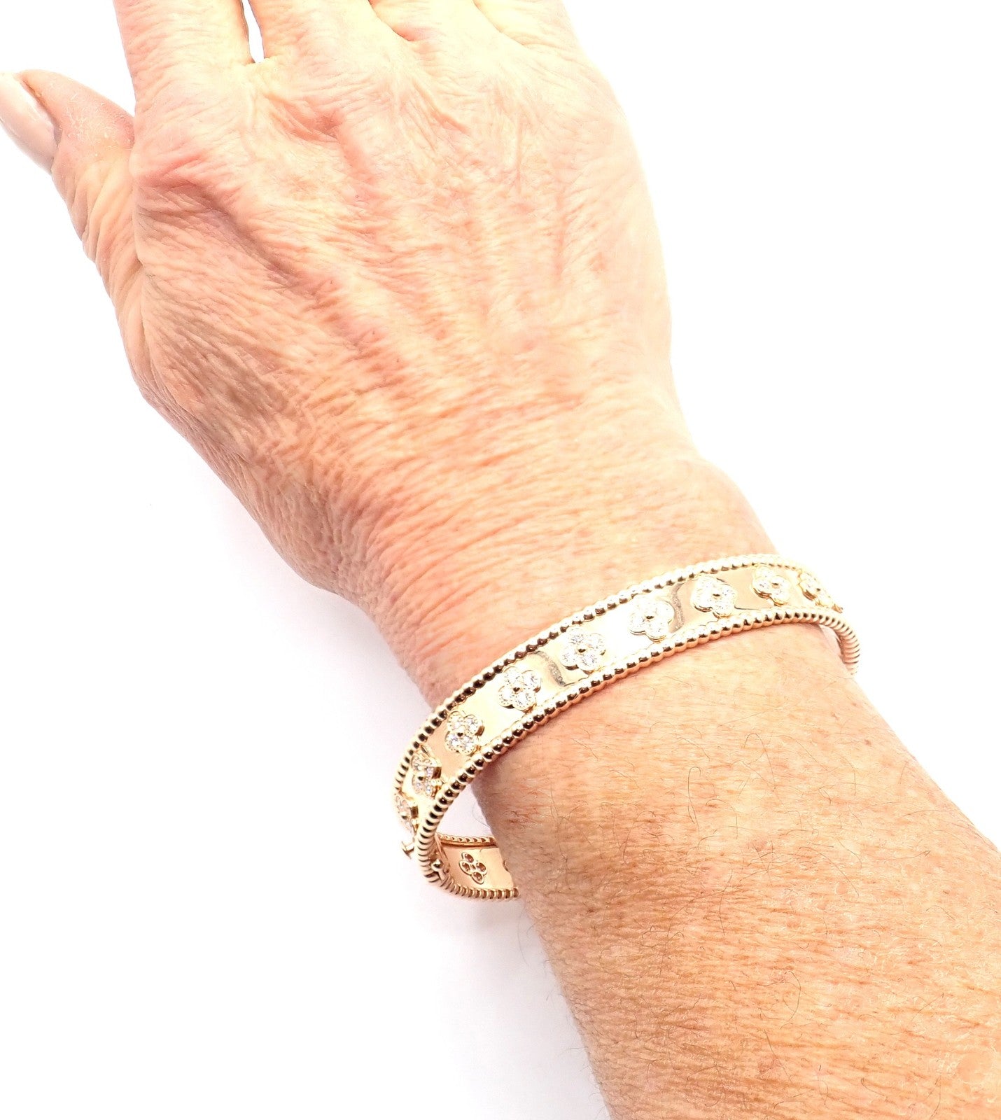 Authentic! Van Cleef & Arpels 18k Rose Gold Diamond Clovers Bangle Bracelet | Fortrove