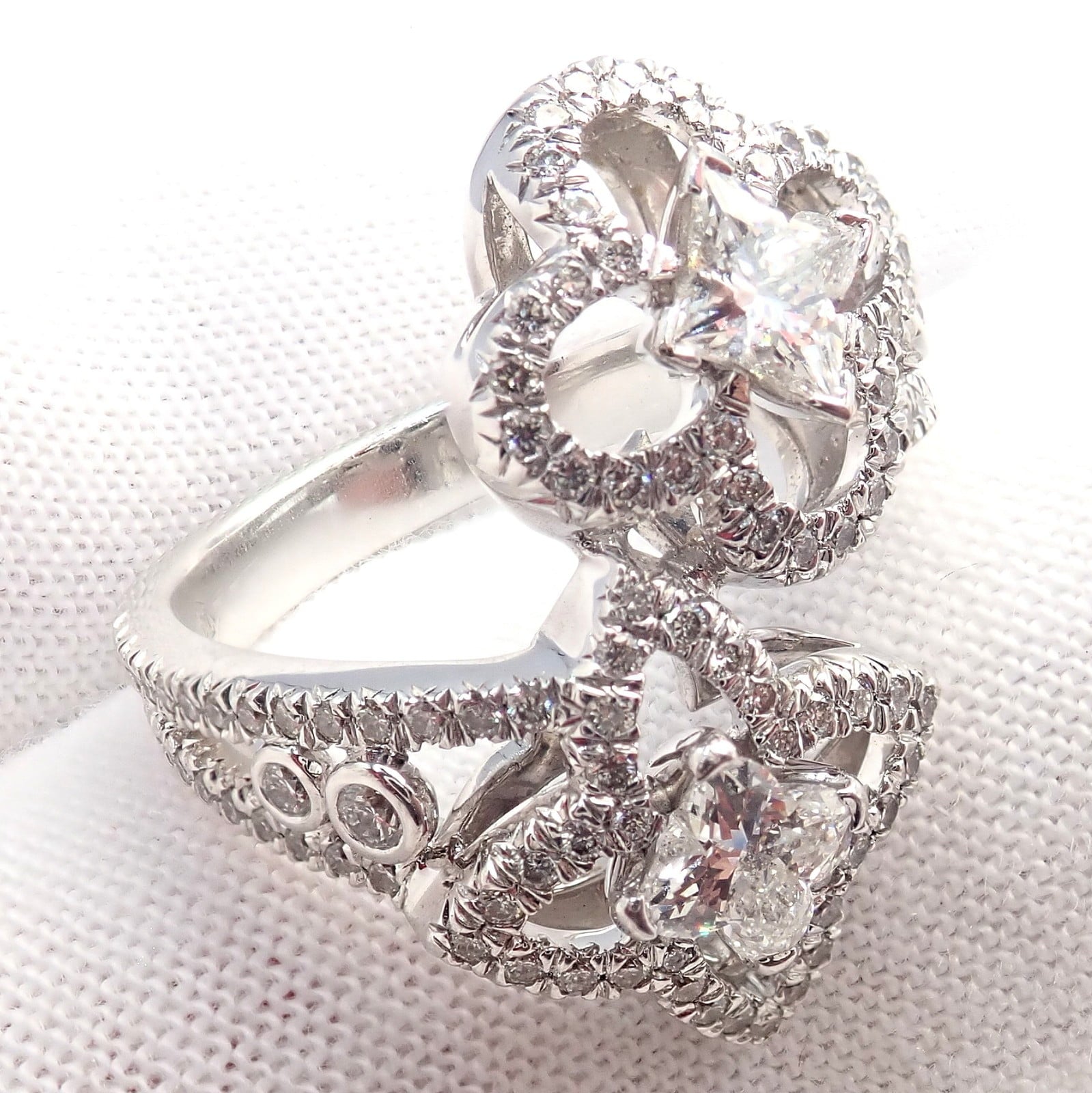 Authentic Louis Vuitton LV 18k White Gold Signature Diamond Fusion Blossom Ring | Fortrove