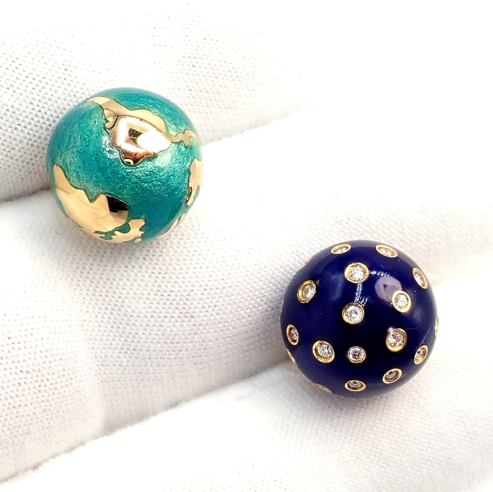 Authentic! Verdura 18k Yellow Gold Enamel Diamond Night And Day Cufflinks | Fortrove