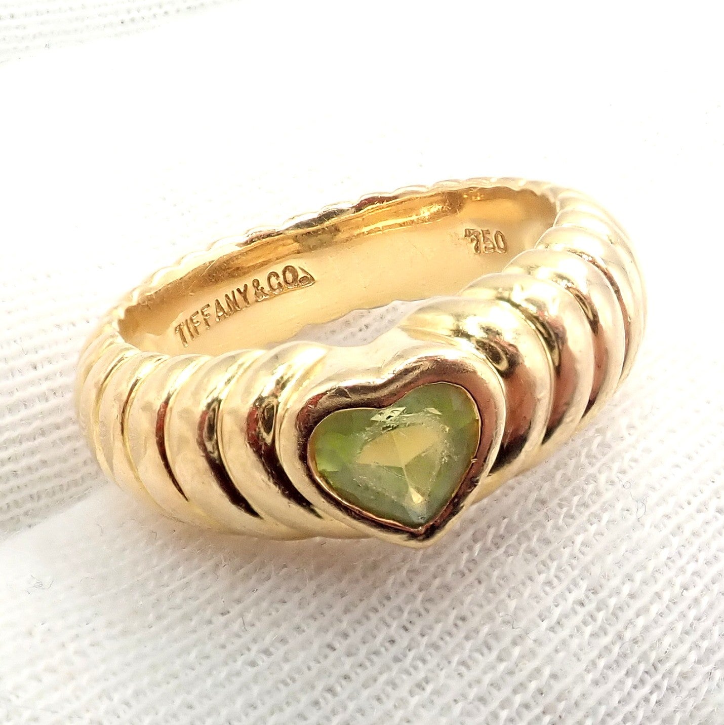 Vintage! Authentic Tiffany & Co 18k Yellow Gold Scalloped Heart Peridot Ring | Fortrove