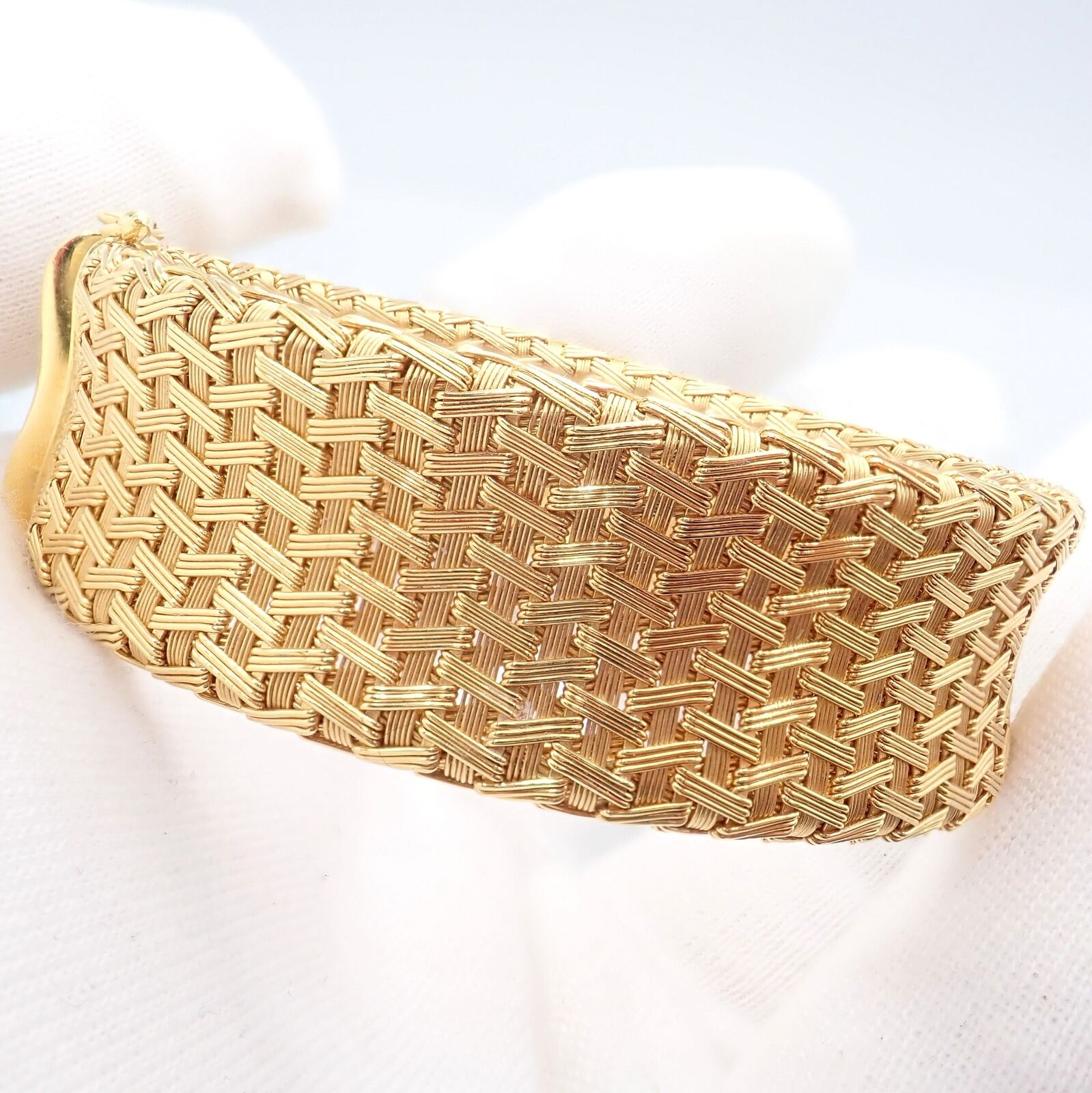 Authentic! Roberto Coin 18k Yellow Gold Large Basket Weave Bracelet | Fortrove