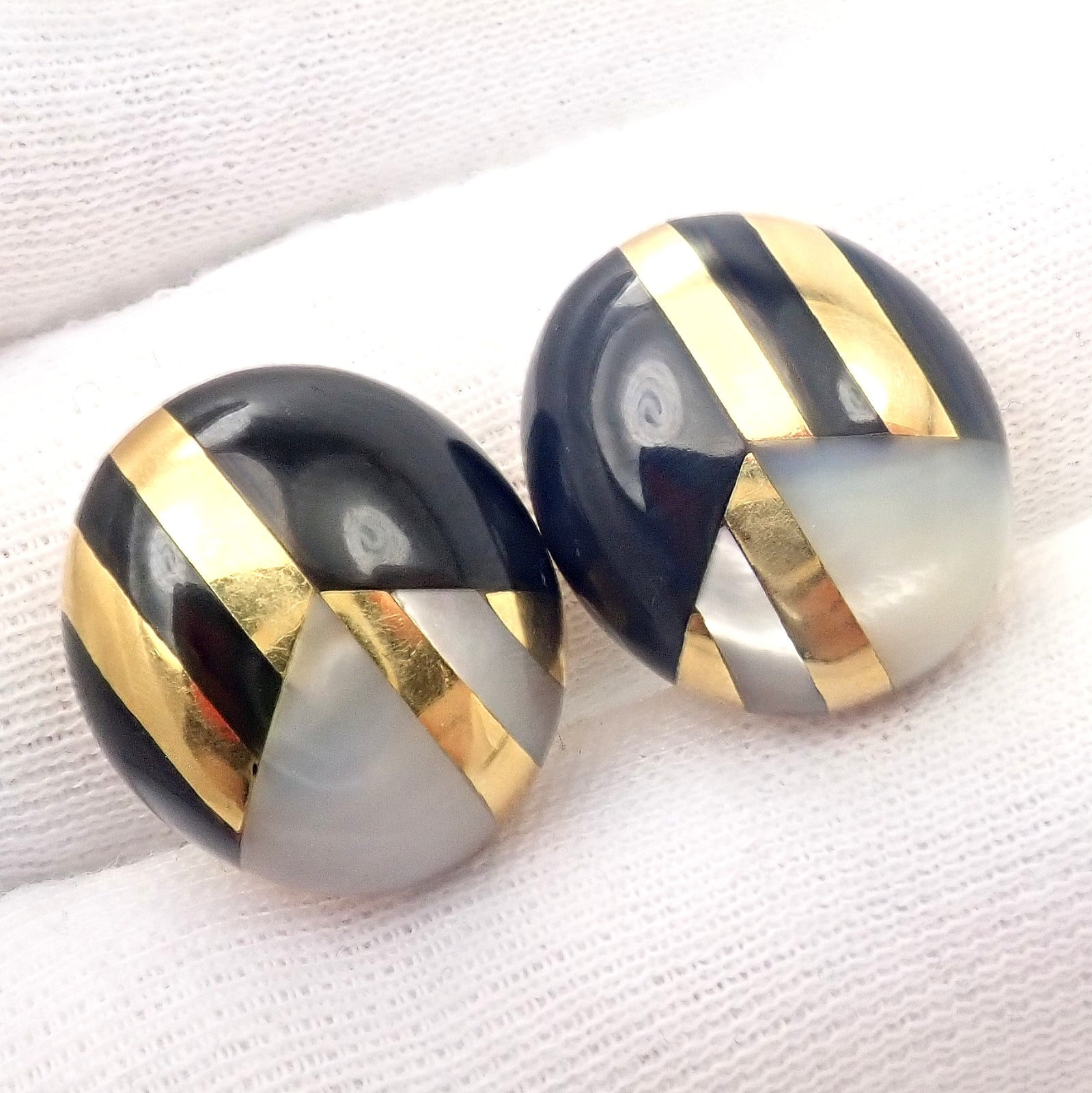 Rare! Tiffany & Co Cummings 18k Yellow Gold Mother of Pearl Black Jade Earrings | Fortrove
