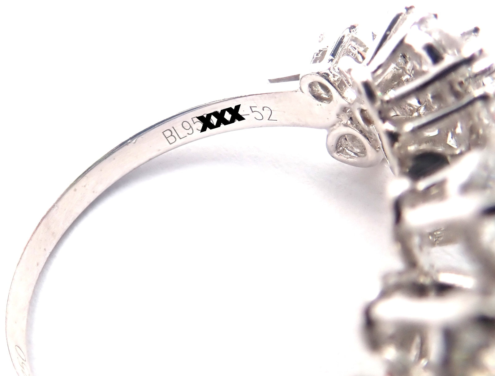 Authentic! Van Cleef & Arpels Folie des Pres 18k White Gold Diamond Flower Ring | Fortrove