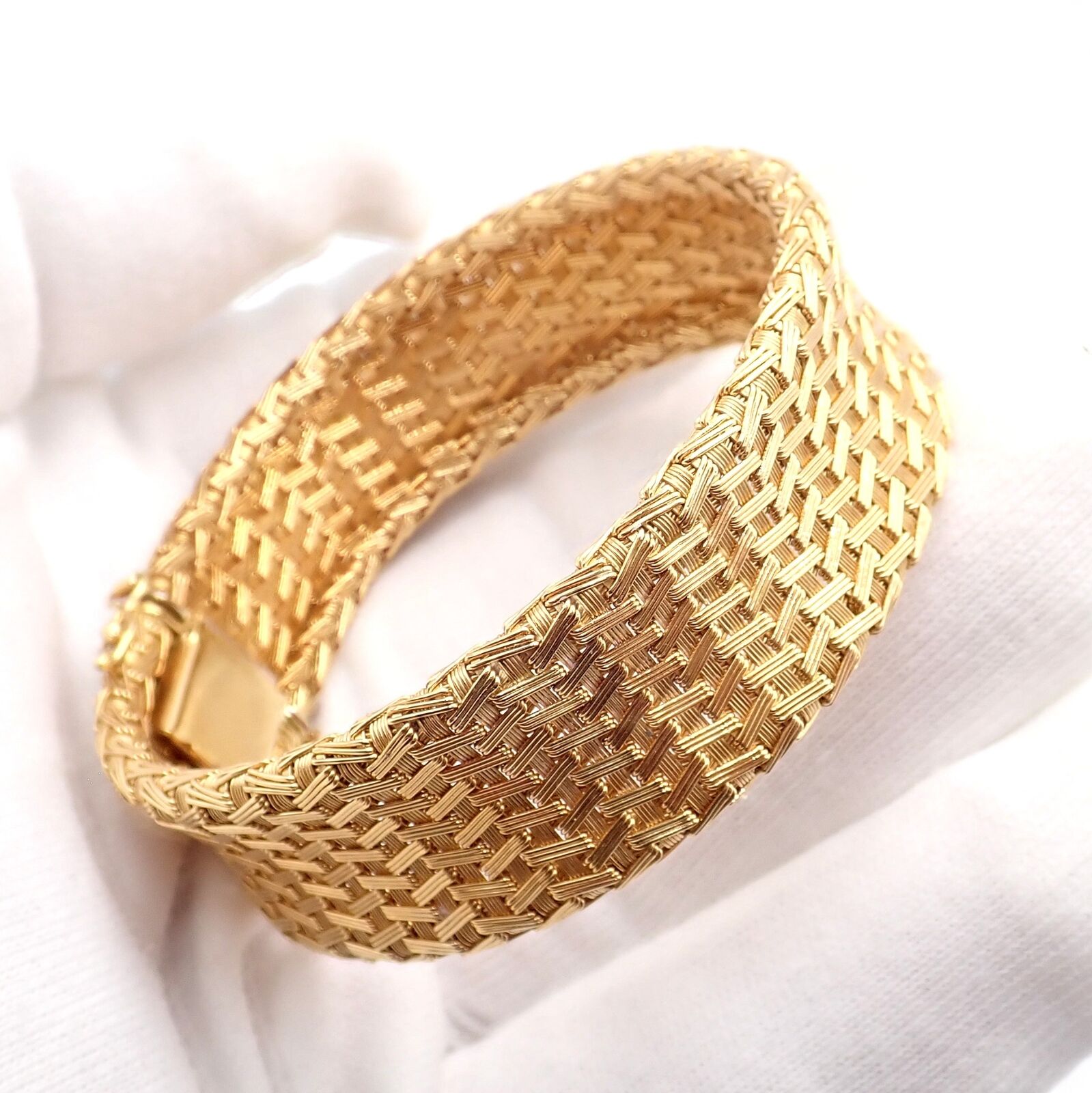 Authentic! Roberto Coin 18k Yellow Gold Large Basket Weave Bracelet | Fortrove