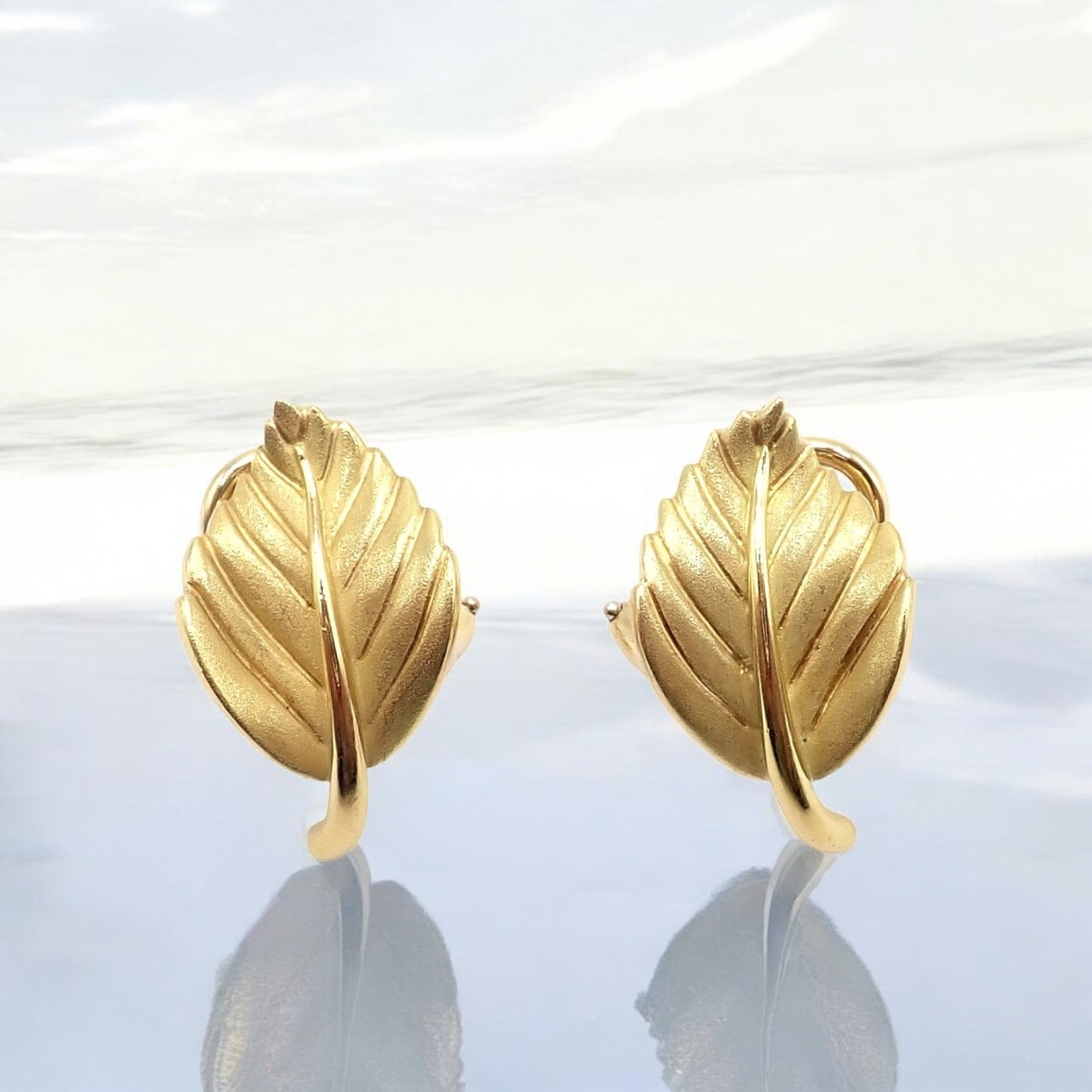 Vintage! Authentic Tiffany & Co Leaf 18k Yellow Gold Earrings 2003 | Fortrove