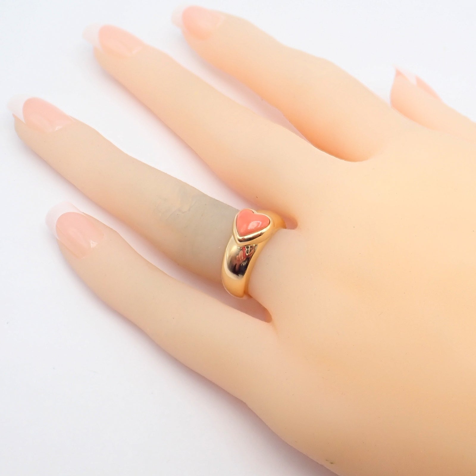 Rare! Authentic Van Cleef & Arpels 18k Yellow Gold Coral Heart Ring sz 4.5 | Fortrove