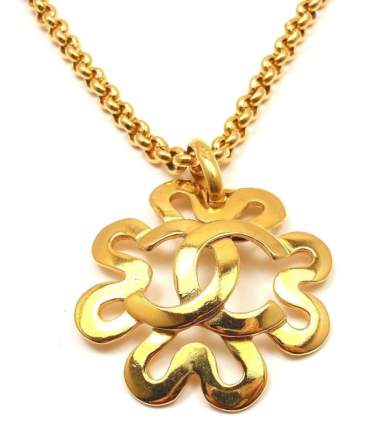 CHANEL Jewelry & Watches:Fashion Jewelry:Necklaces & Pendants CHIC! AUTHENTIC CHANEL VINTAGE GOLD TONE LOGO CC DAISY NECKLACE