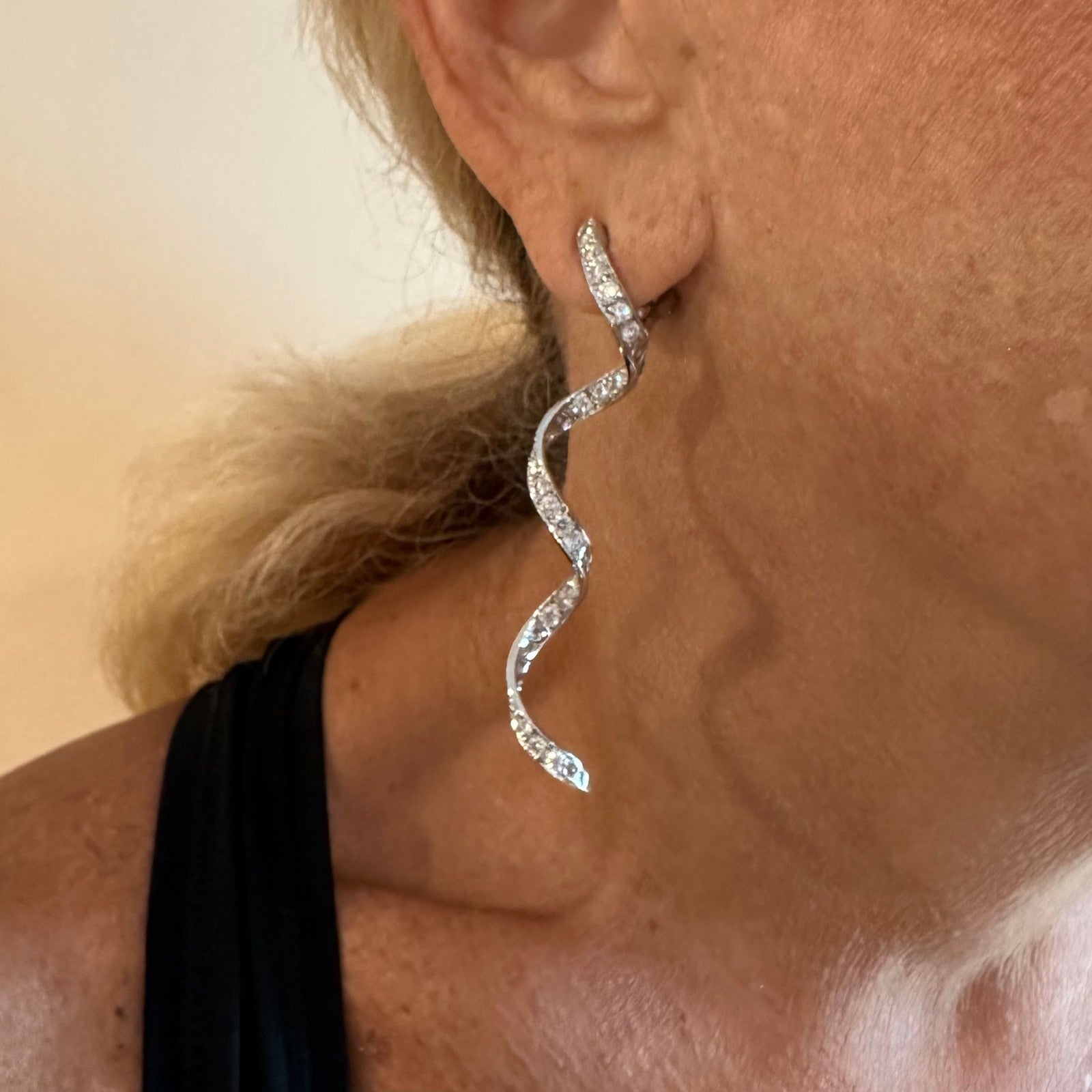 Authentic! Harry Winston Platinum Diamond Twisted Long Hanging Drop Earrings | Fortrove