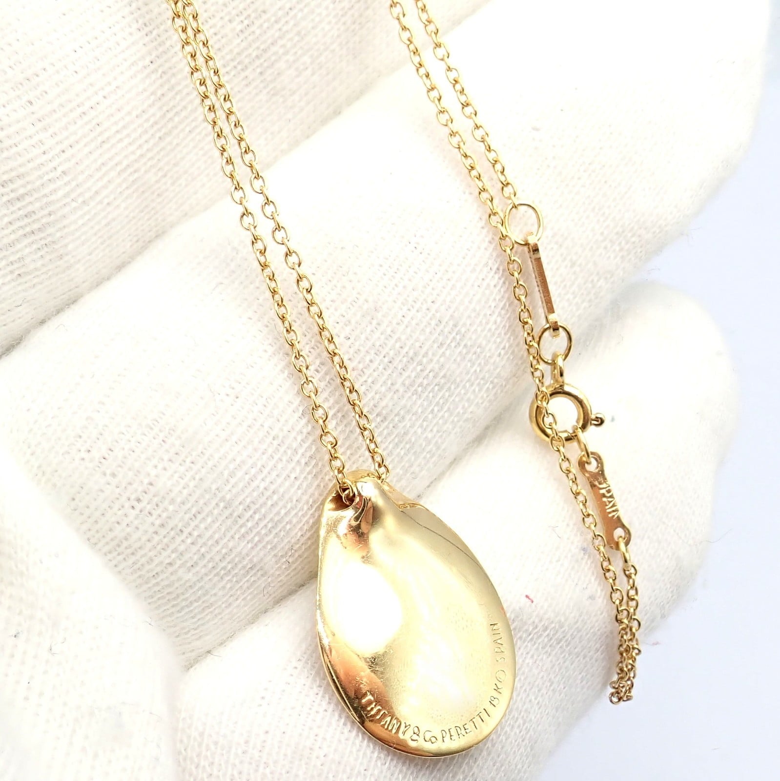 Tiffany & Co Peretti 18k Yellow Gold Madonna Medium Pendant Chain Neck