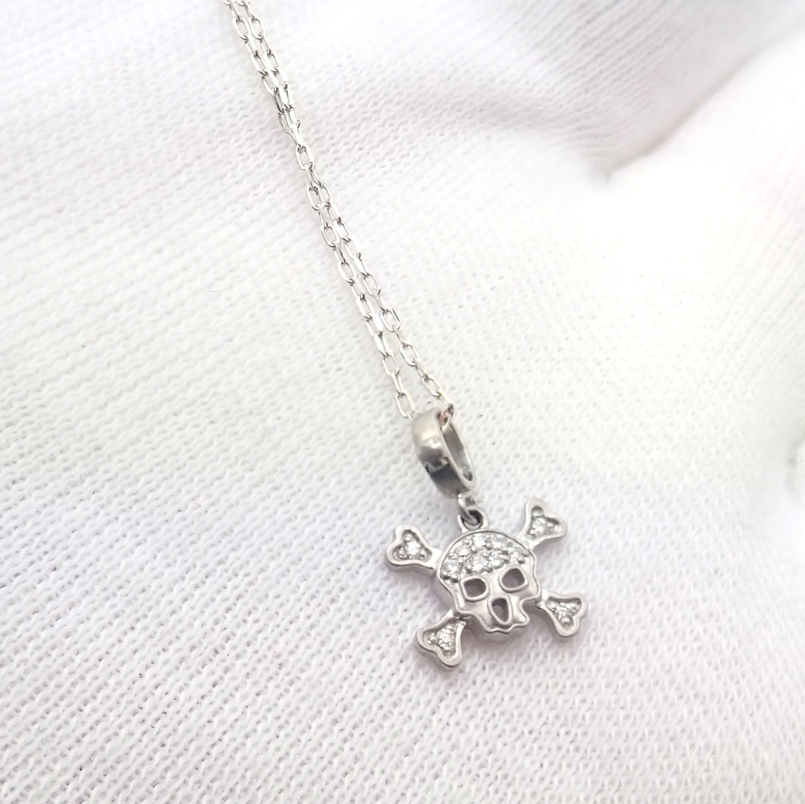 Authentic! Loree Rodkin 18k White Gold Diamond Skull Crossbones Pendant Necklace | Fortrove