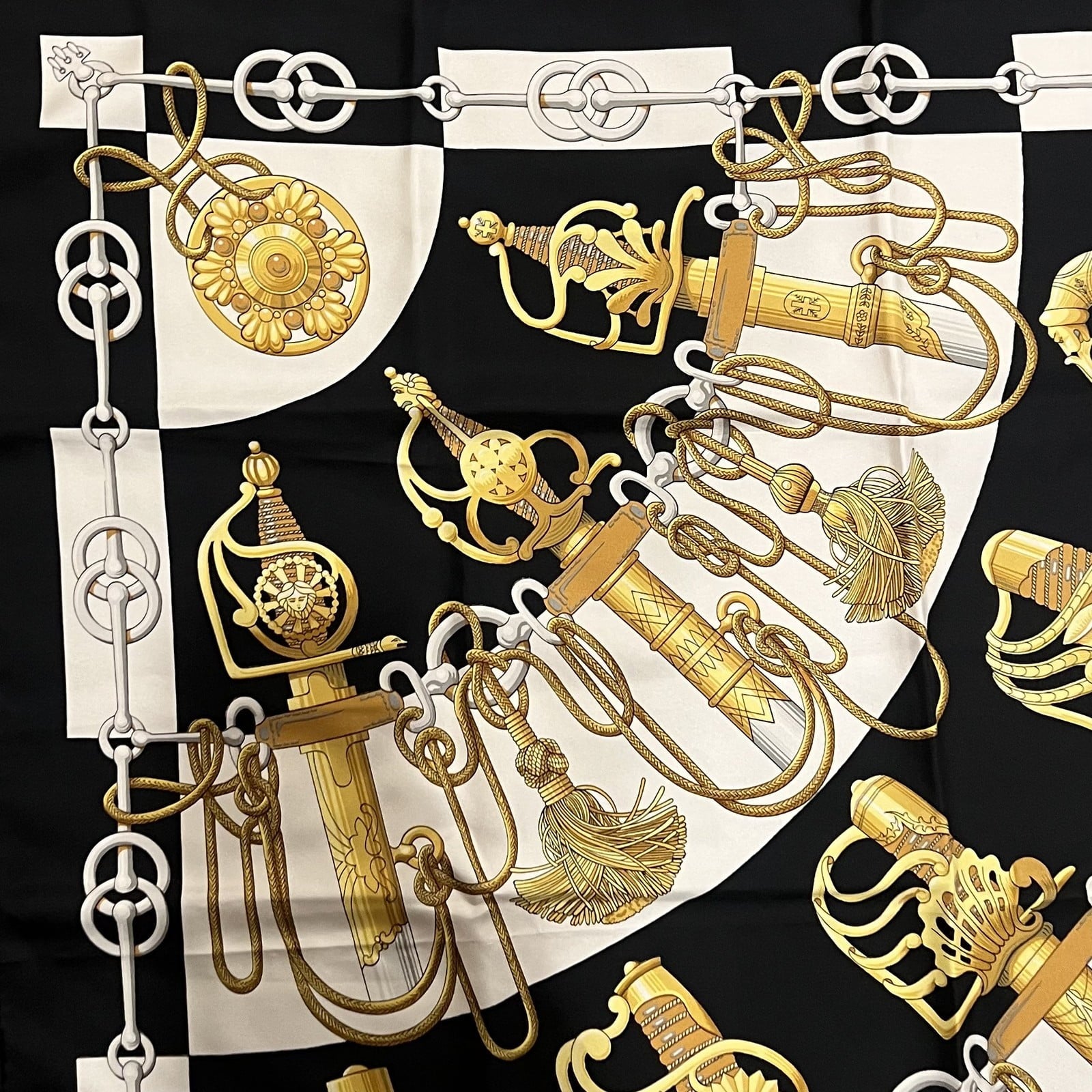 AUTHENTIC! HERMES Cliquetis 90cm Silk Scarf