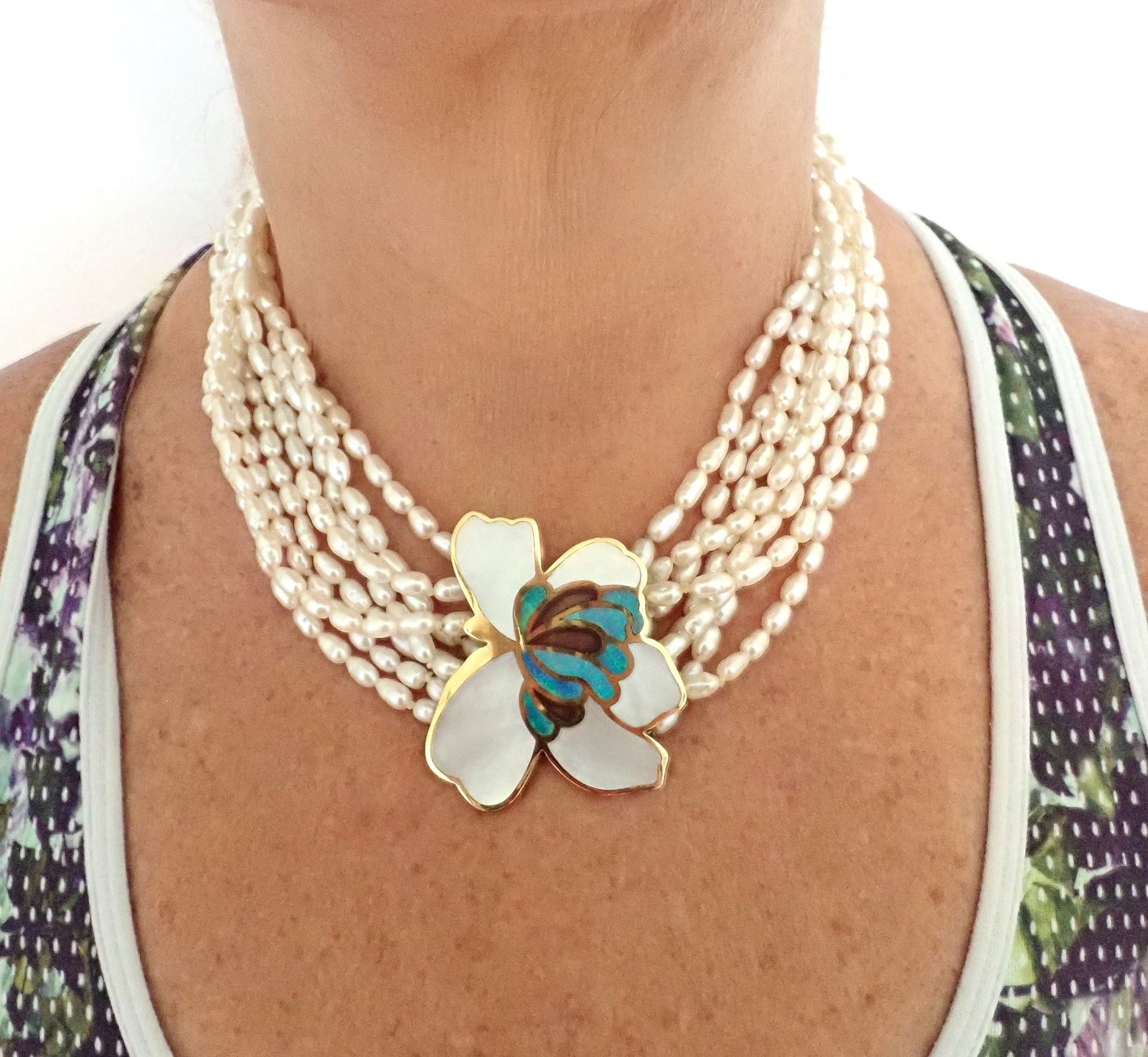 Authentic! Tiffany & Co 18k Yellow Gold Inlaid Mother Of Pearl Flower Necklace | Fortrove