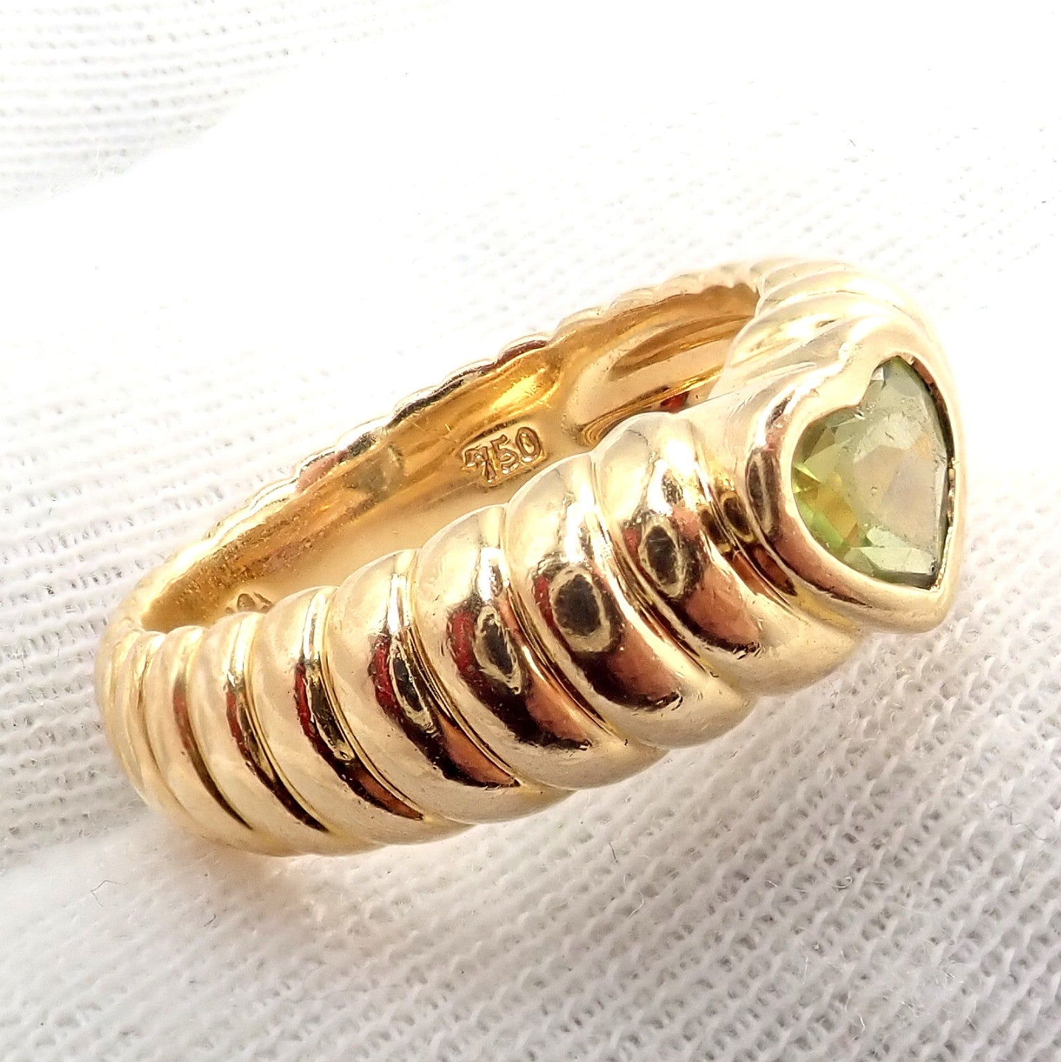 Vintage! Authentic Tiffany & Co 18k Yellow Gold Scalloped Heart Peridot Ring | Fortrove