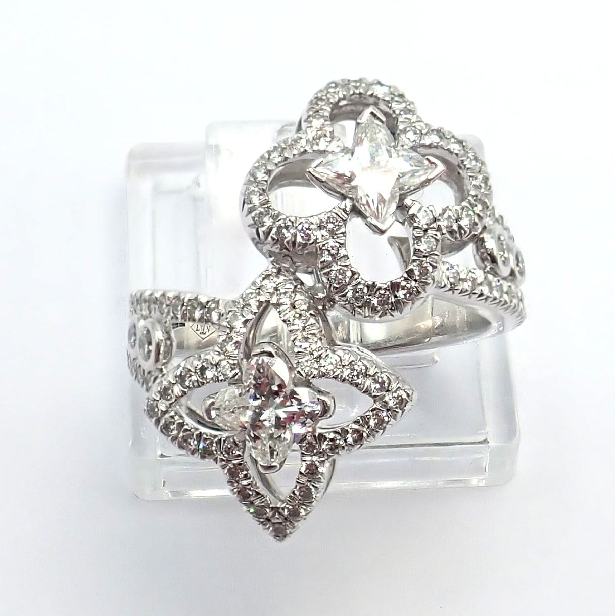 Authentic Louis Vuitton LV 18k White Gold Signature Diamond Fusion Blossom Ring | Fortrove