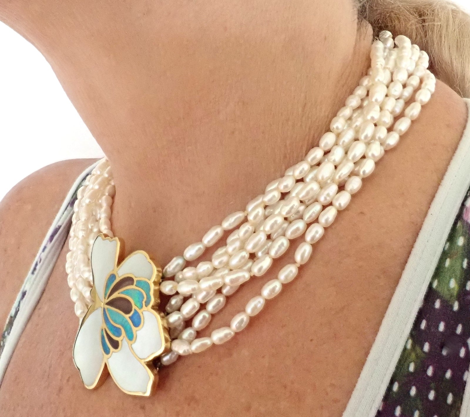 Authentic! Tiffany & Co 18k Yellow Gold Inlaid Mother Of Pearl Flower Necklace | Fortrove