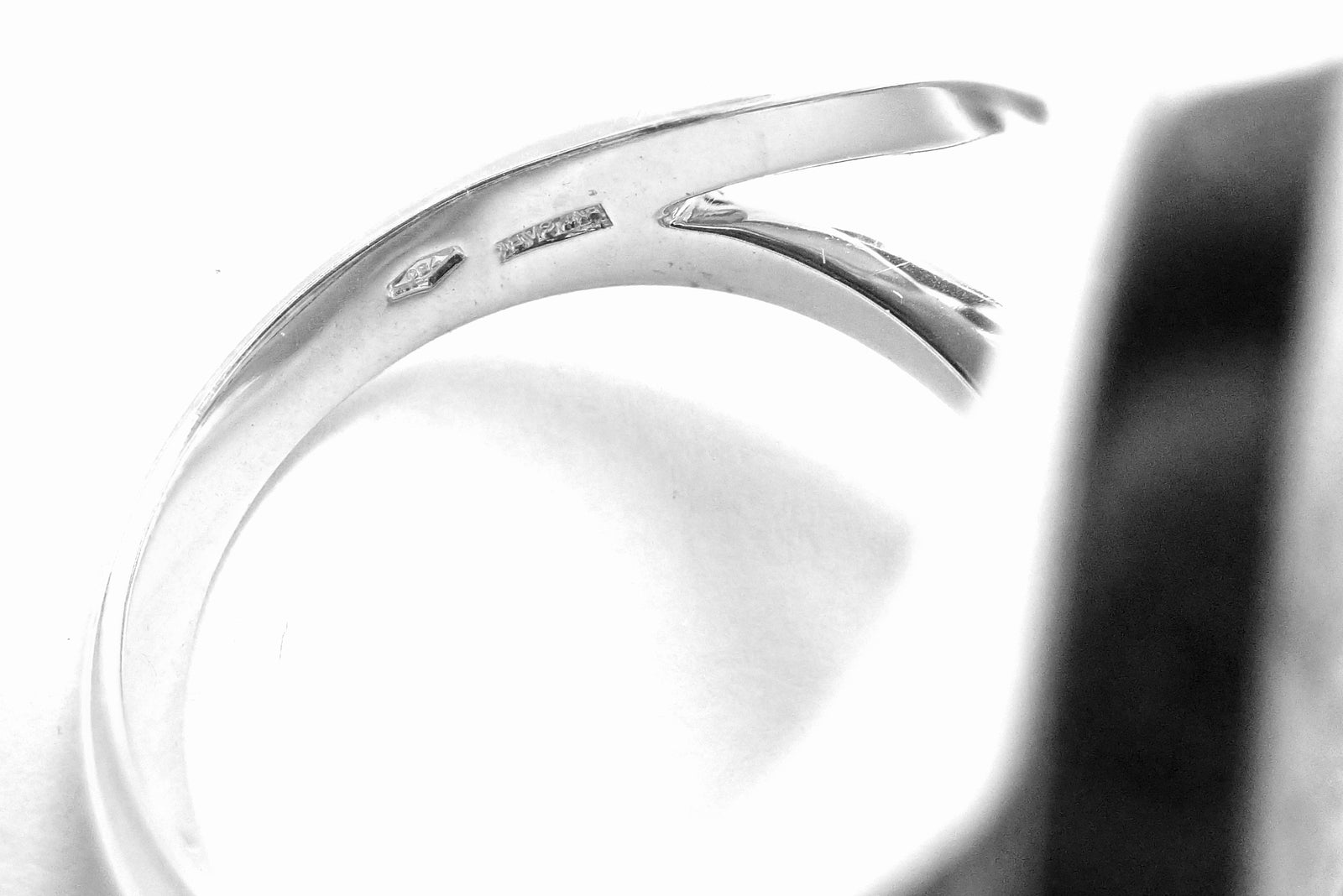 Rare! Authentic Bvlgari Bulgari 18k White Gold Diamond Ring | Fortrove