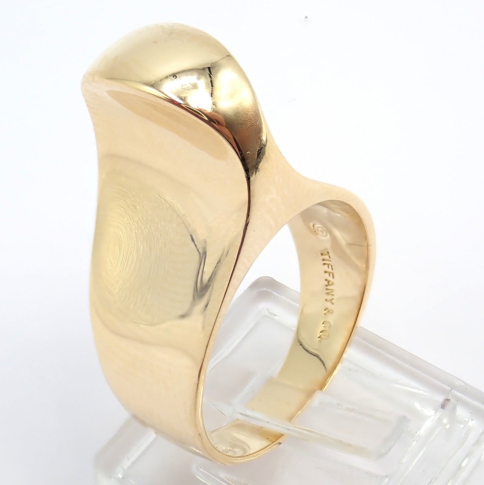 Authentic! Vintage Tiffany & Co. 18k Yellow Gold Large Top Curve Ring Sz 7 | Fortrove