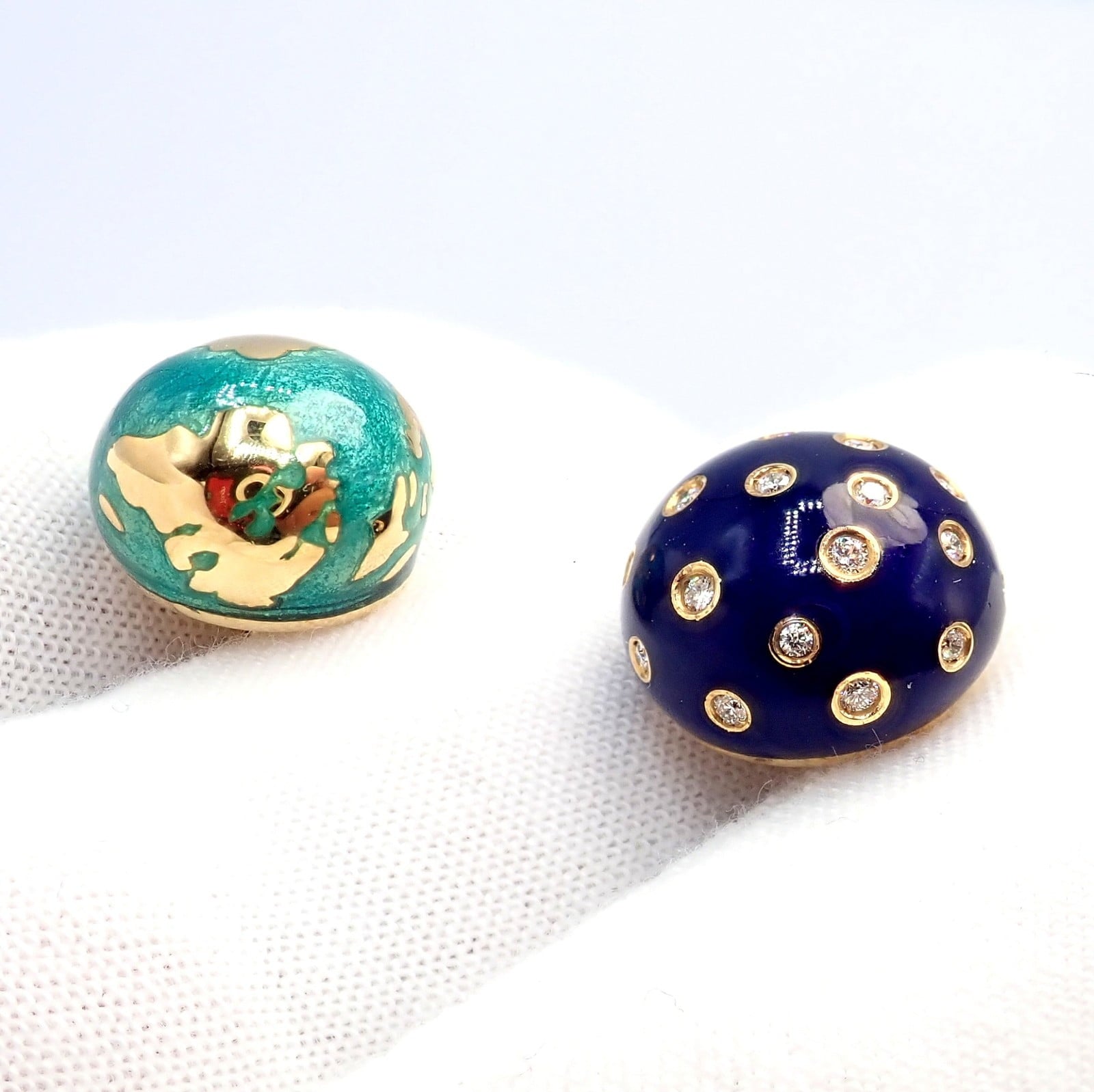 Authentic! Verdura 18k Yellow Gold Enamel Diamond Night And Day Cufflinks | Fortrove
