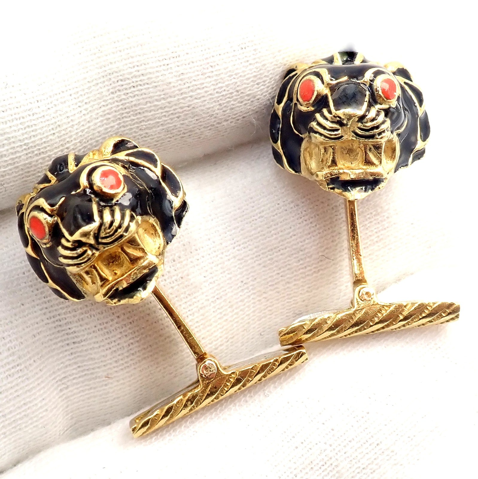 Vintage! David Webb 18k Yellow Gold Black Enamel Lion Cufflinks | Fortrove