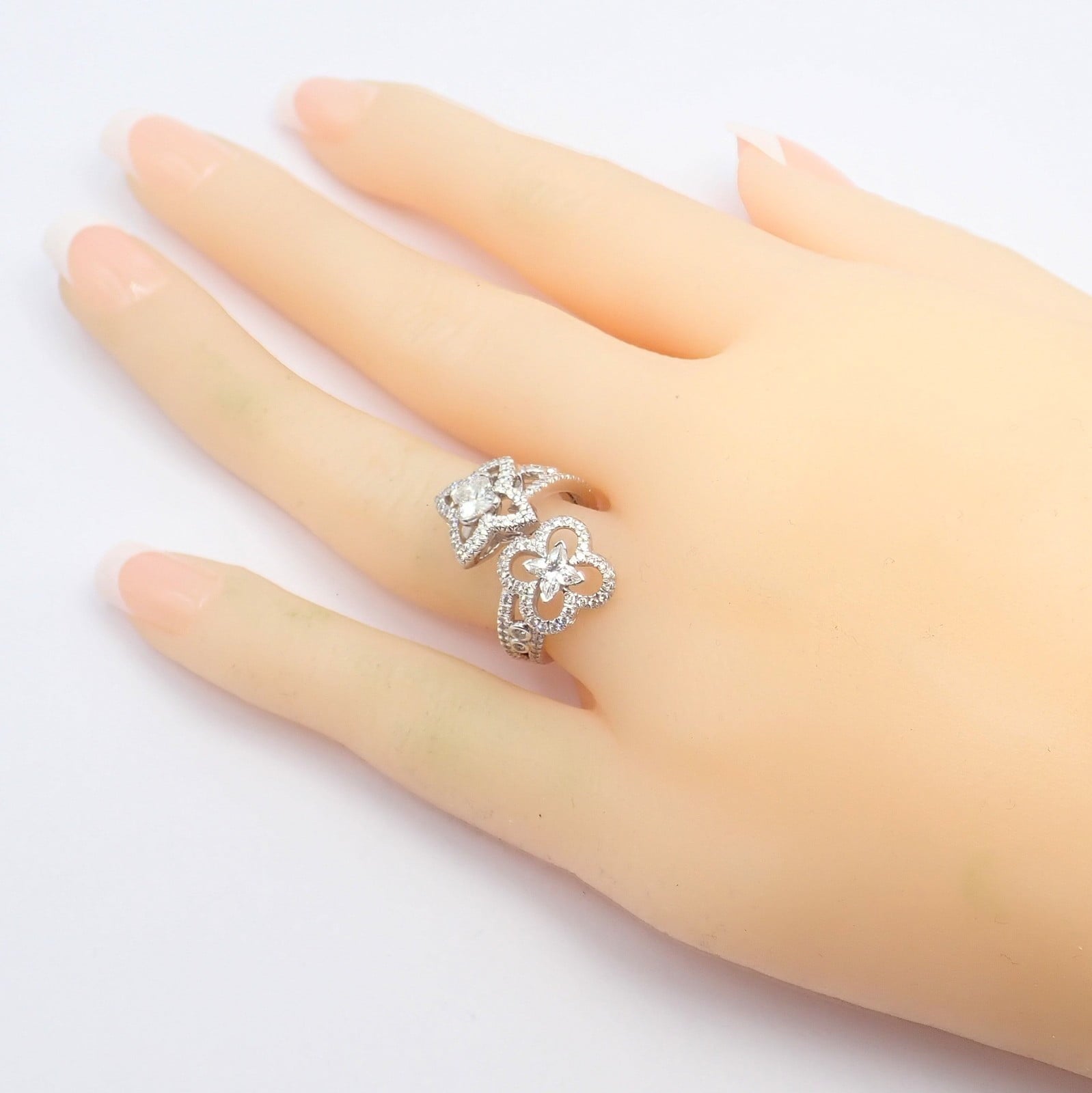 Authentic Louis Vuitton LV 18k White Gold Signature Diamond Fusion Blossom Ring | Fortrove