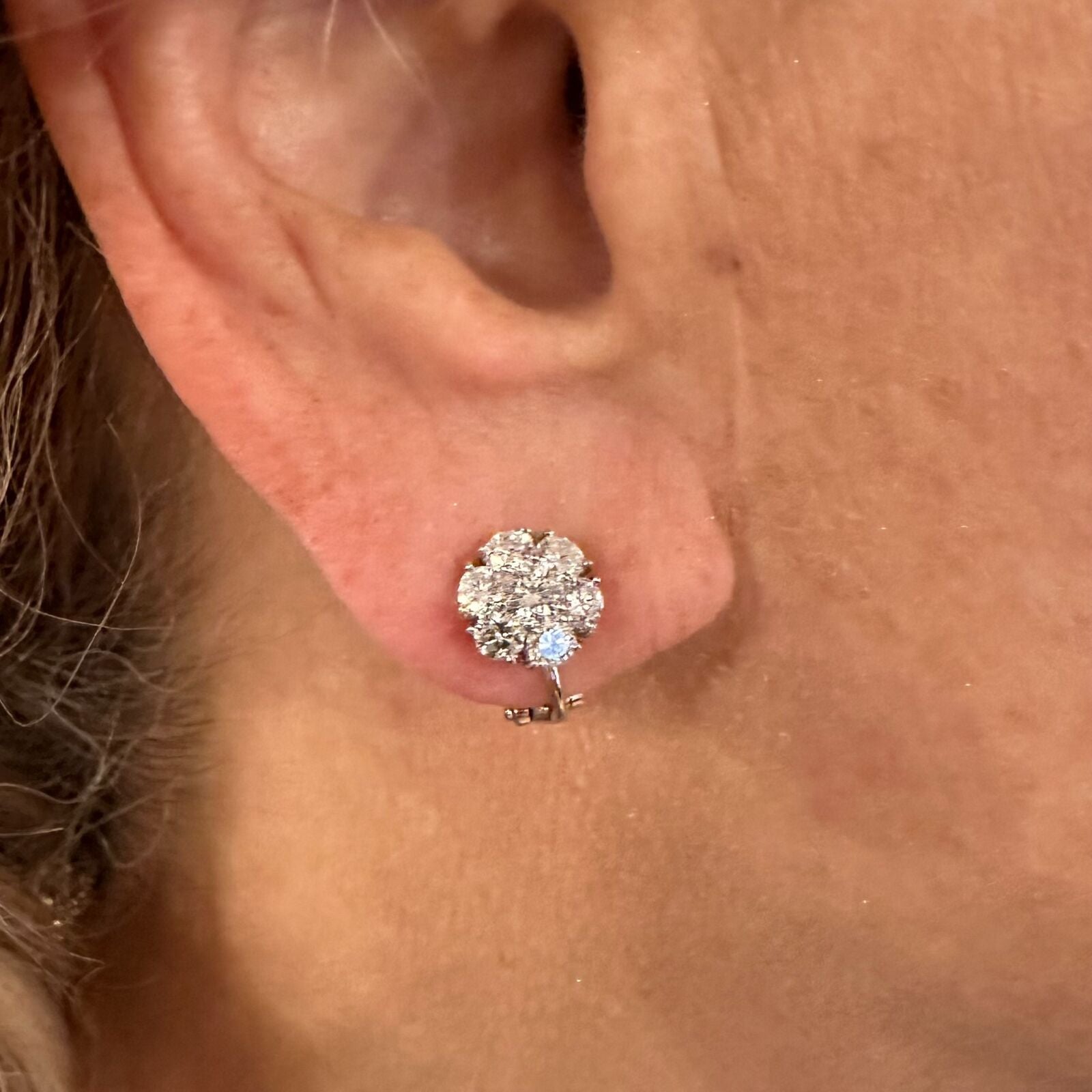 Authentic! Van Cleef & Arpels Platinum Diamond Fleurette Flower Earrings | Fortrove