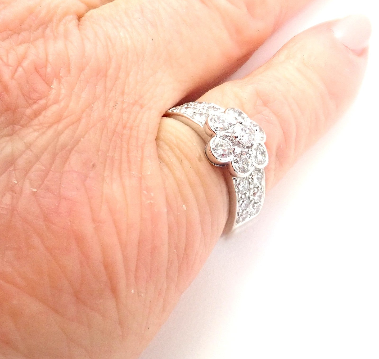Authentic! Van Cleef & Arpels 18k White Gold Diamond Fleurette Flower Ring | Fortrove