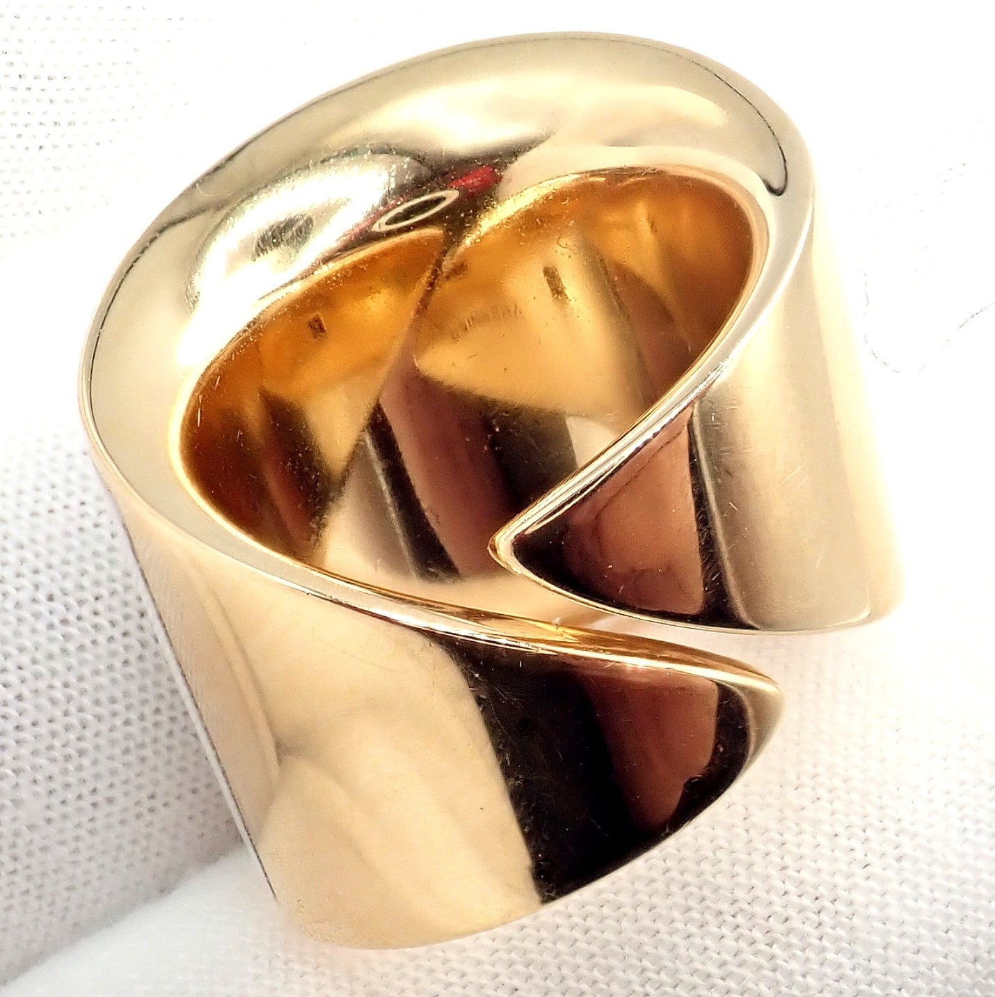 Rare! Vhernier 18k Rose Gold Vague Crossover Camuration Cacholong Ring sz 6 | Fortrove