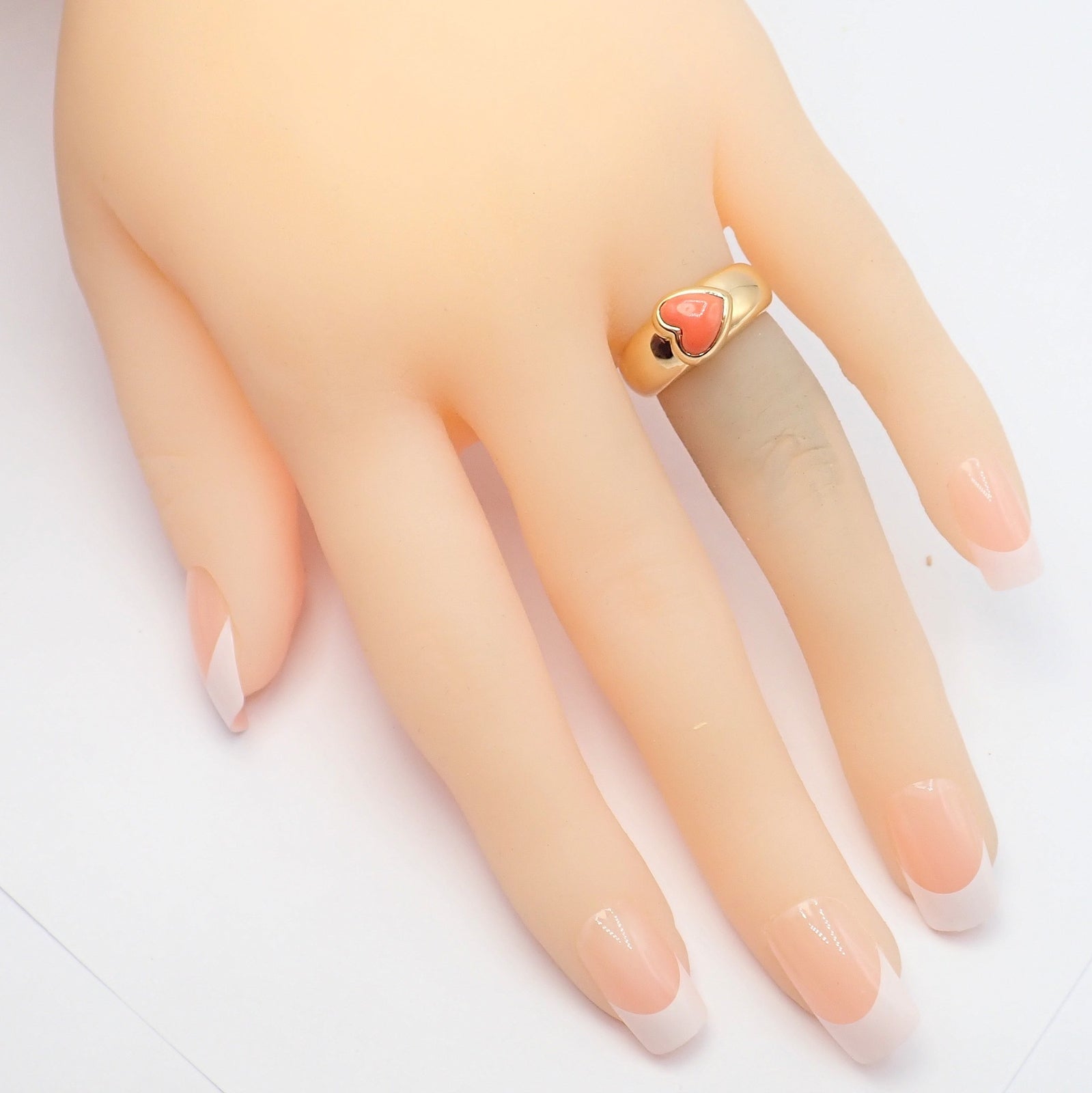 Rare! Authentic Van Cleef & Arpels 18k Yellow Gold Coral Heart Ring sz 4.5 | Fortrove