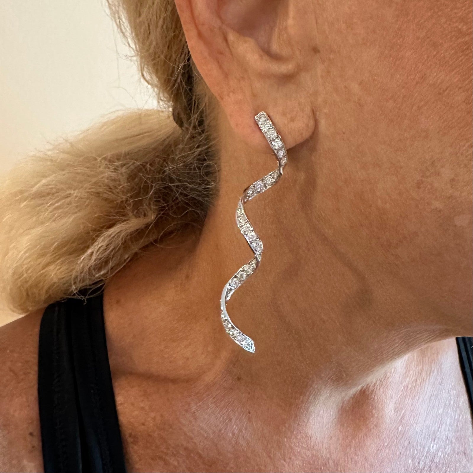 Authentic! Harry Winston Platinum Diamond Twisted Long Hanging Drop Earrings | Fortrove