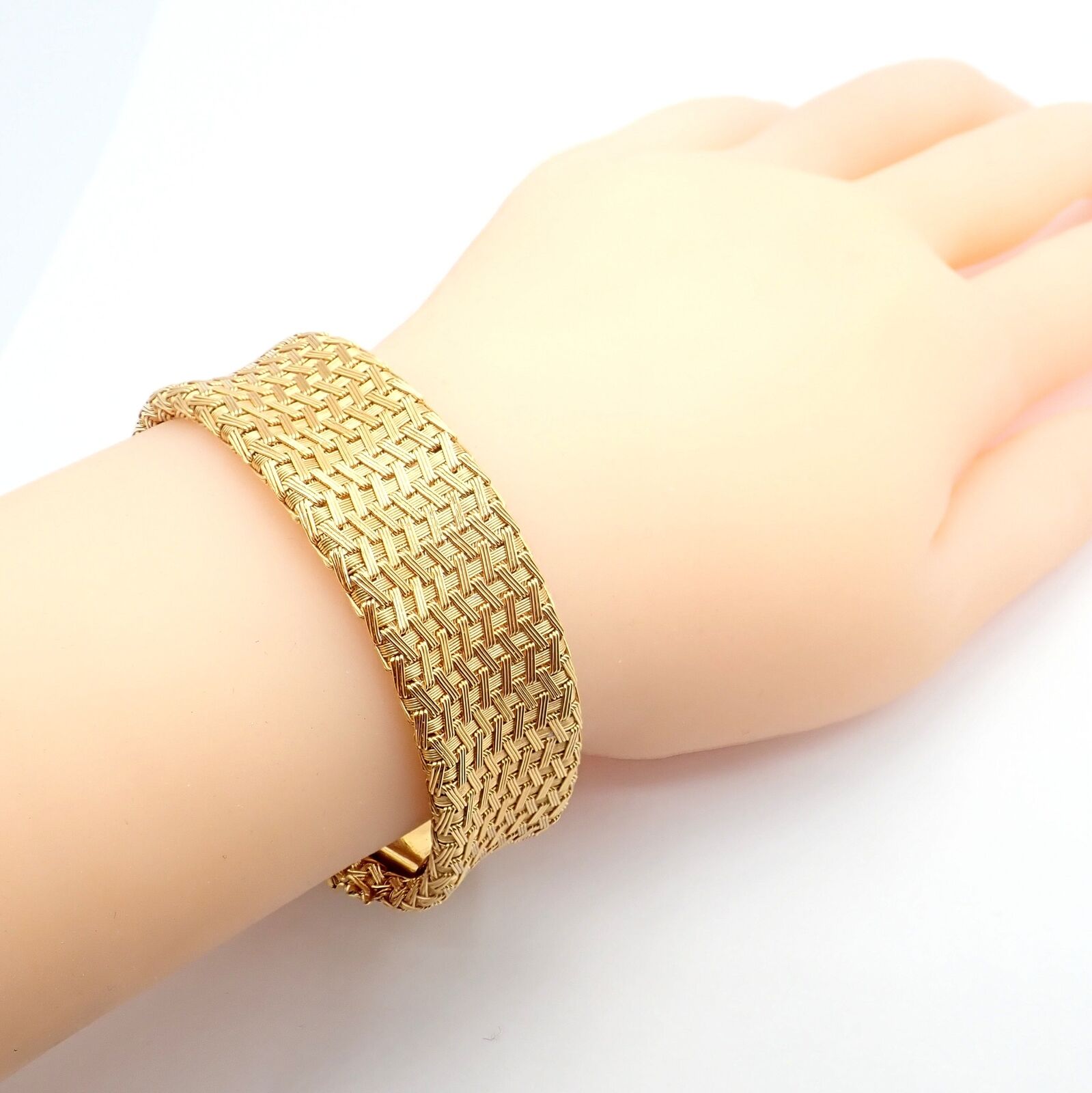 Authentic! Roberto Coin 18k Yellow Gold Large Basket Weave Bracelet | Fortrove