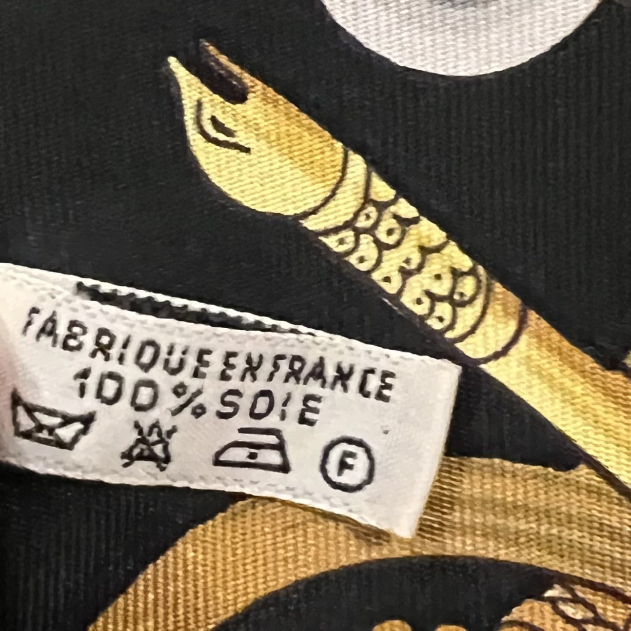 AUTHENTIC! HERMES Cliquetis 90cm Silk Scarf