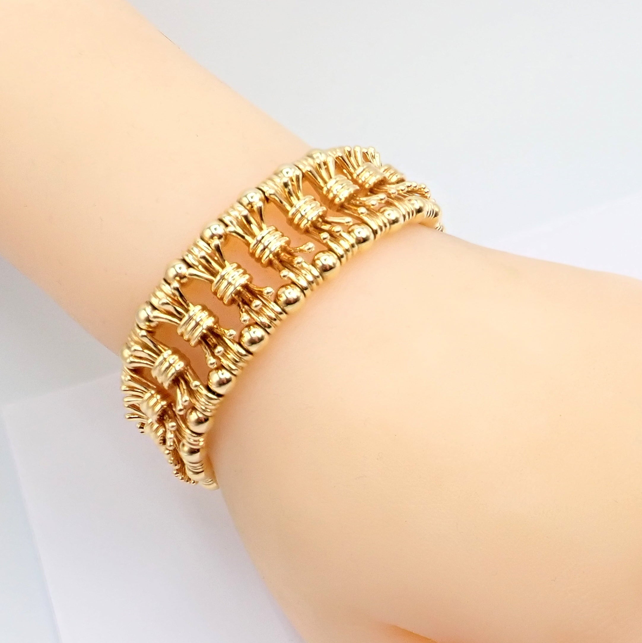 Jean Schlumberger for Tiffany & Co. Jewelry & Watches:Fine Jewelry:Bracelets & Charms Tiffany & Co Jean Schlumberger 18k Yellow Gold Bowtie Bracelet