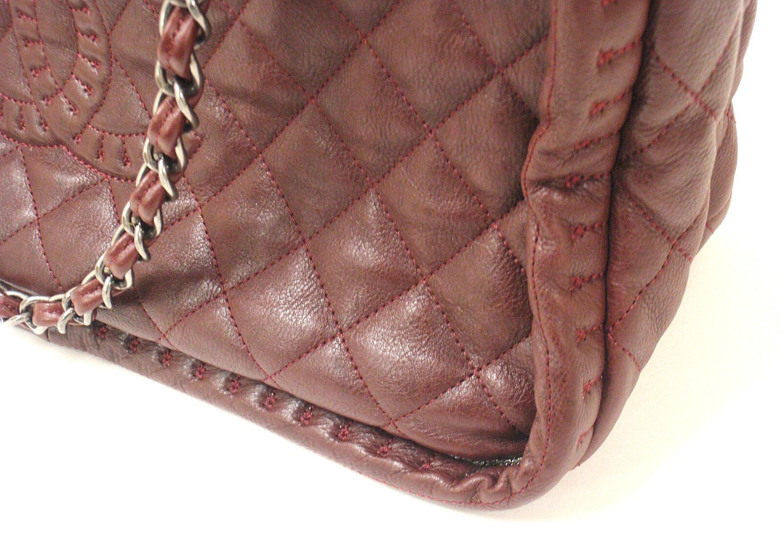 CHANEL Black Lambskin Jumbo Quilted Gold Hardware Classic Double Flap Bag –  Fashion Reloved