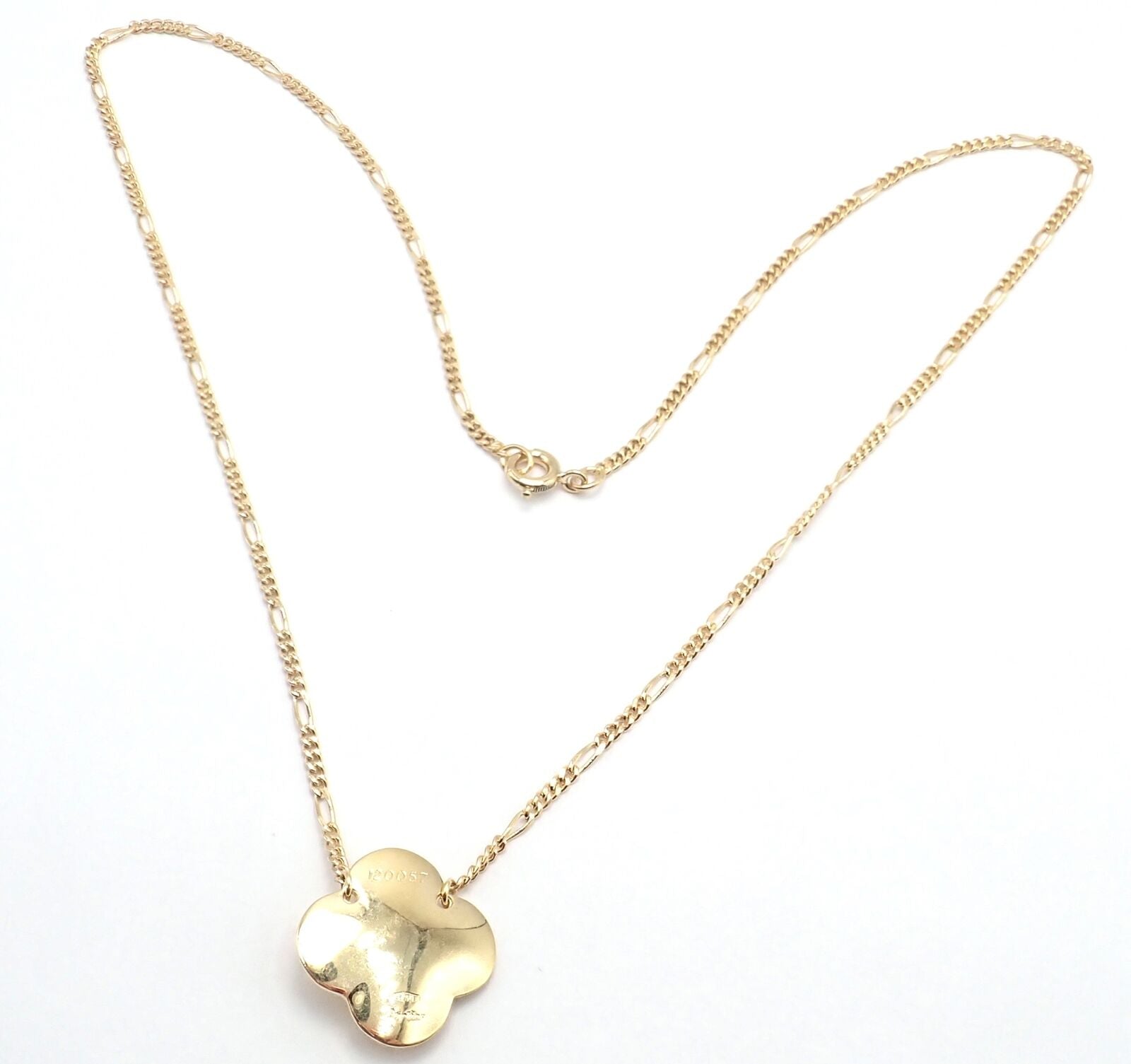 Cartier Diamond Gold Flower Necklace | Gold diamond necklace, Gold necklace,  Gold diamond