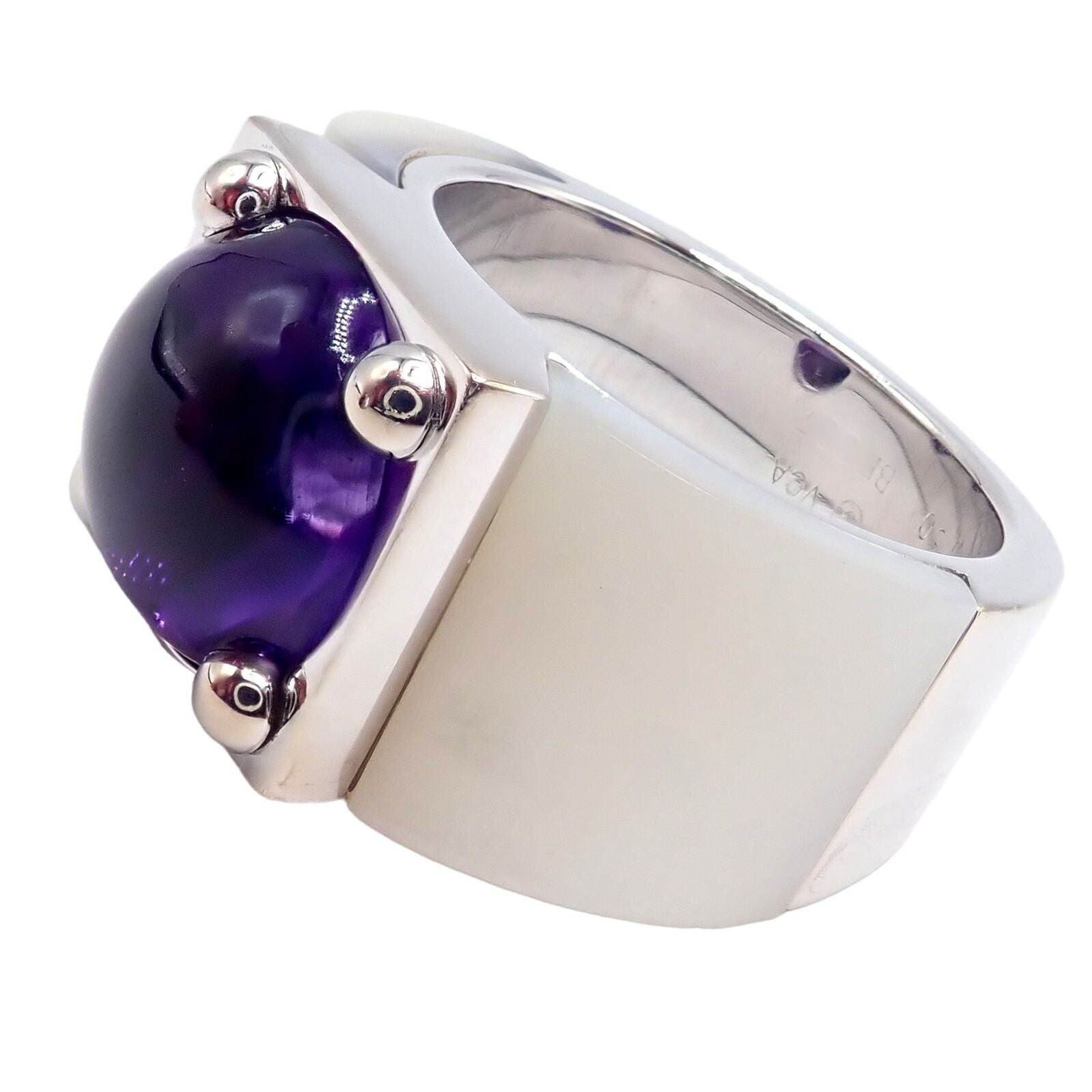 Rare! Authentic Van Cleef & Arpels 18k White Gold Amethyst Mother of Pearl Ring | Fortrove