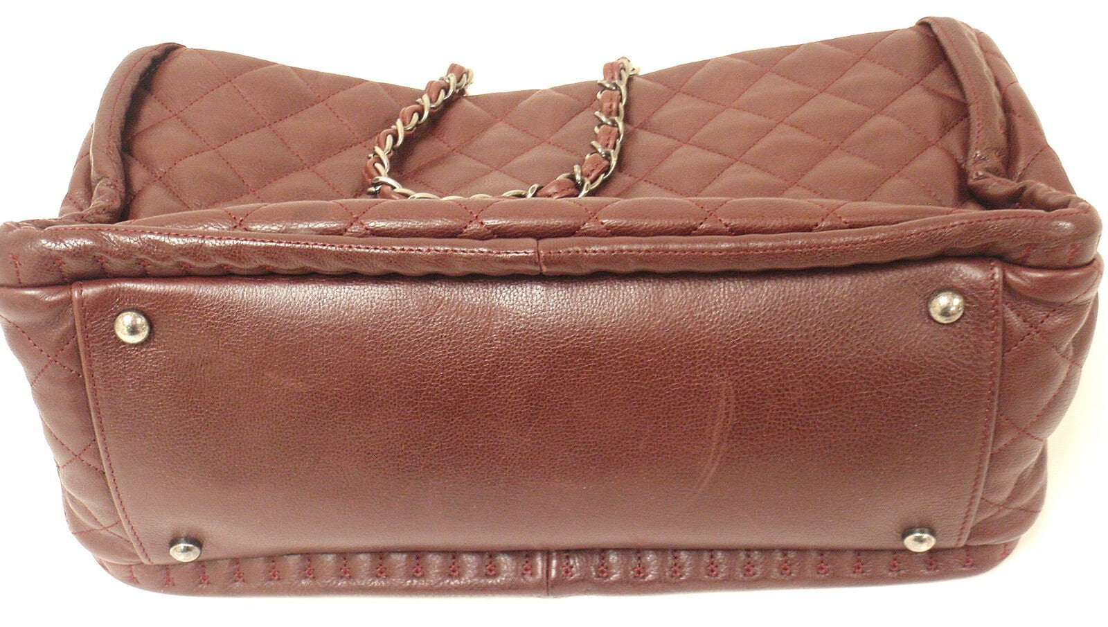 Lot - Vintage CHANEL Burgundy Leather 'Hobo' Bag