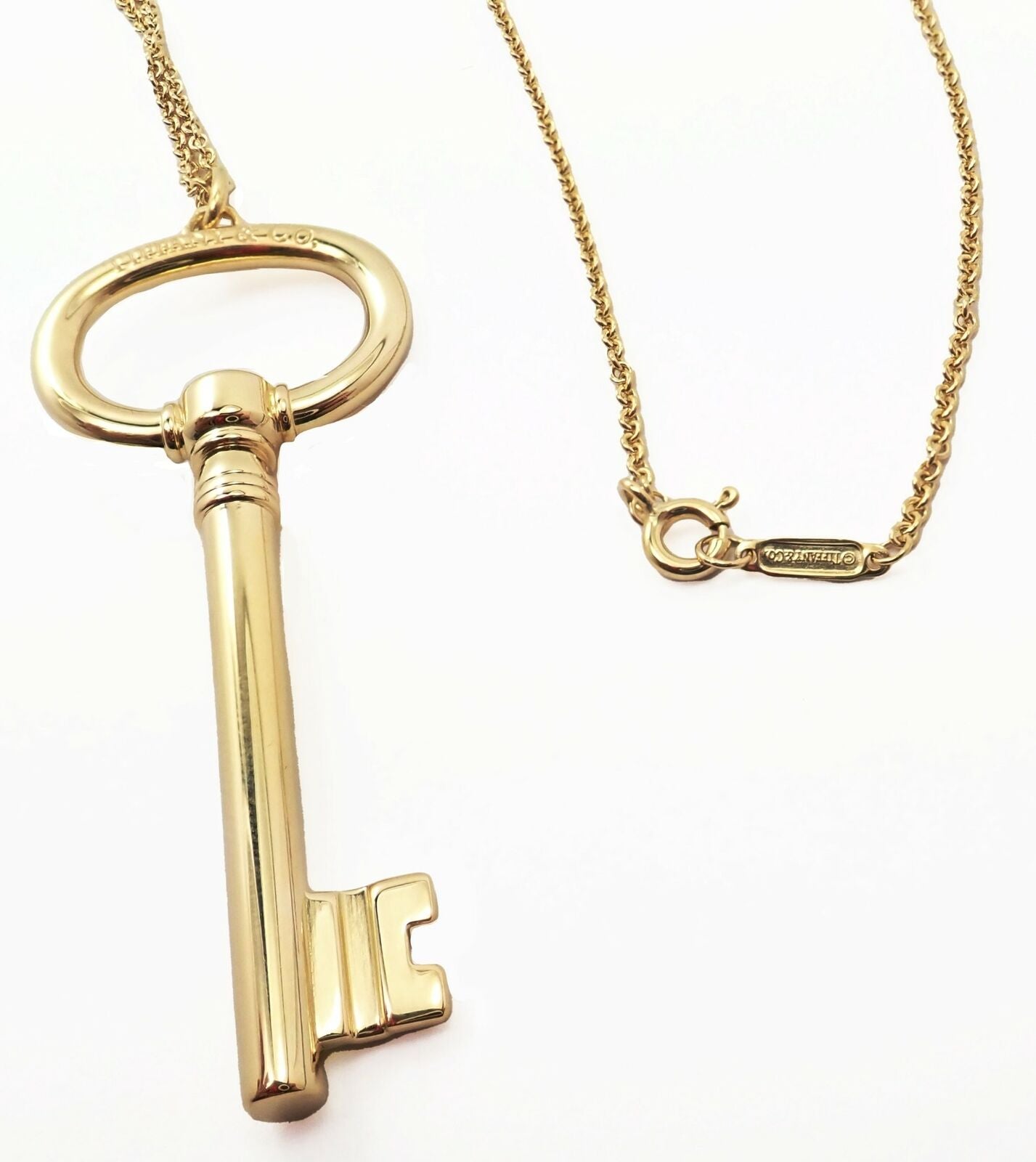 Tiffany & co large online Oval Key pendant