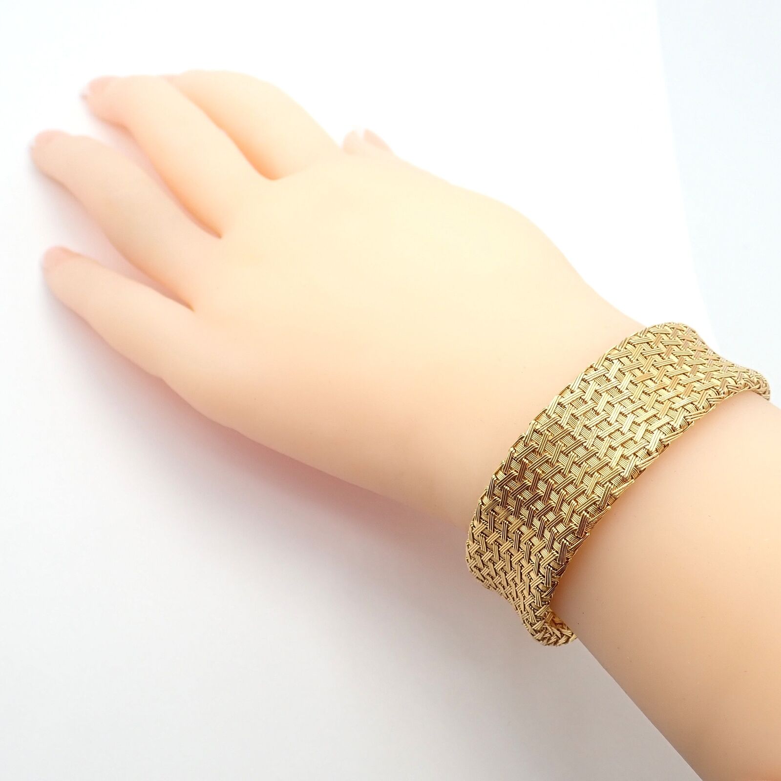 Authentic! Roberto Coin 18K Yellow Gold Large Basket Weave Bracelet