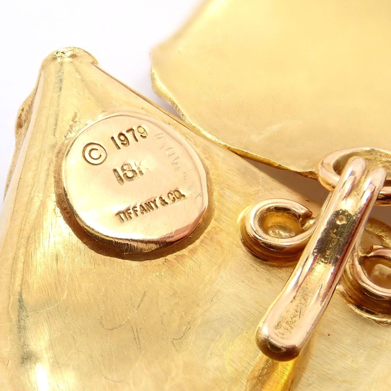 Authentic! Tiffany & Co Angela Cummings 18k Yellow Gold Rose Authentic! Tiffany & Co Angela Cummings 18k Yellow Gold Rose