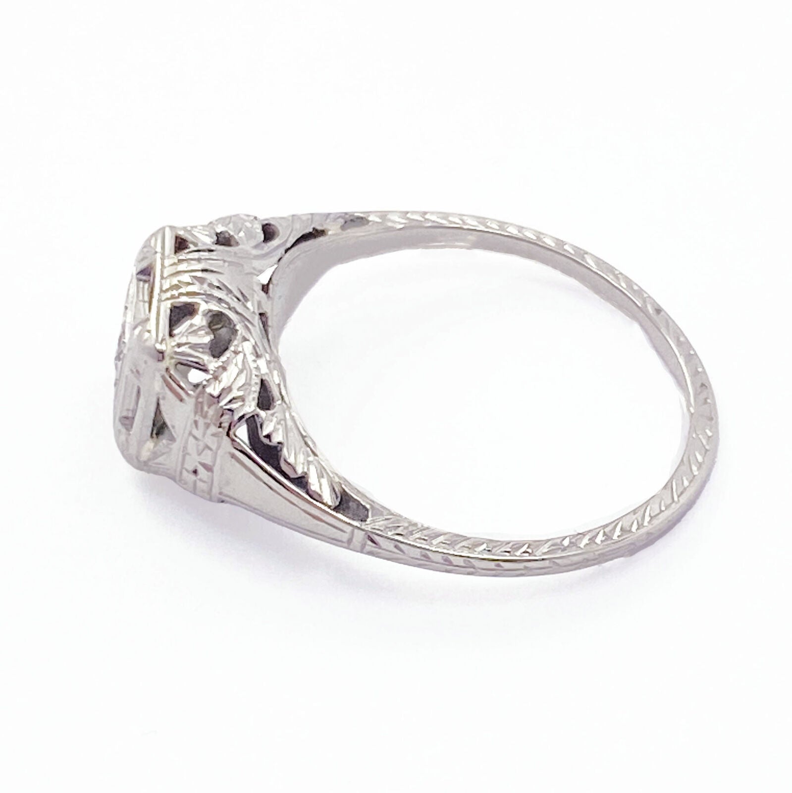 Estate Jewelry & Watches:Vintage & Antique Jewelry:Rings Vintage Estate 18k White Gold 0.14ct Diamond Art Deco Filigree Ring sz 5.75