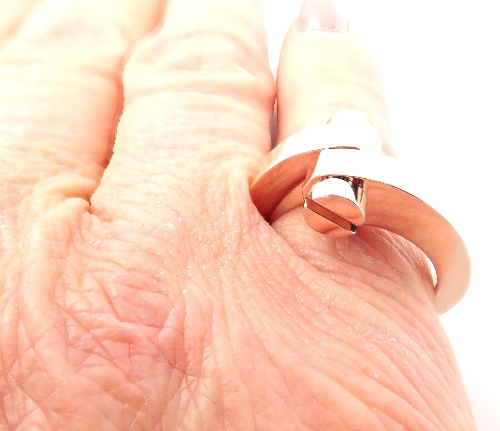 What do rings on different fingers mean? | blog Stories CHIMENTO