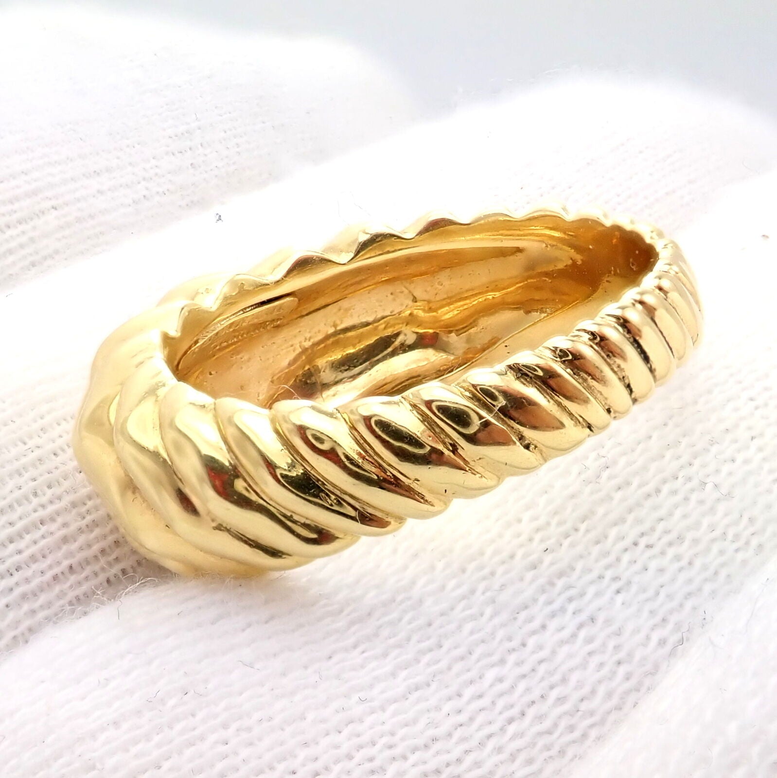 Rare Authentic! Tiffany & Co Schlumberger 18k Gold Carved Dome Ring sz 9.5 1970s | Fortrove